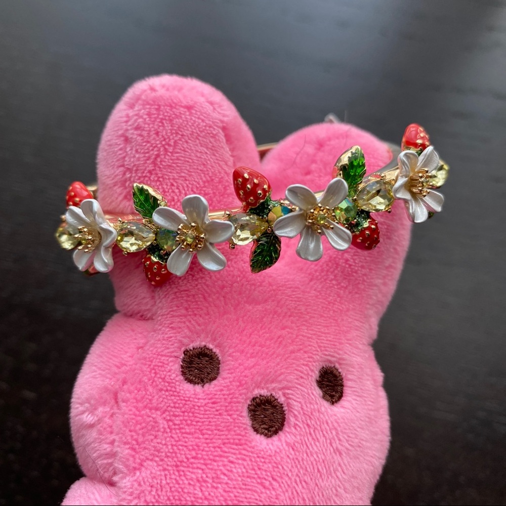 🌱 Betsey Johnson Strawberry Bangle Bracelet - Picture 3 of 12